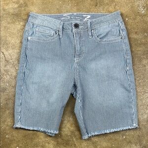 Seven7 railroad stripe Bermuda shorts
Size: 4